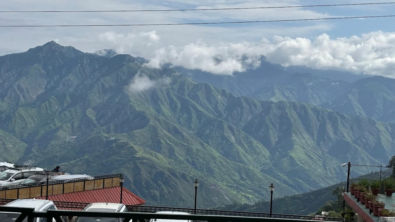 Forest road leading to Cloud End Mussoorie viewpoint